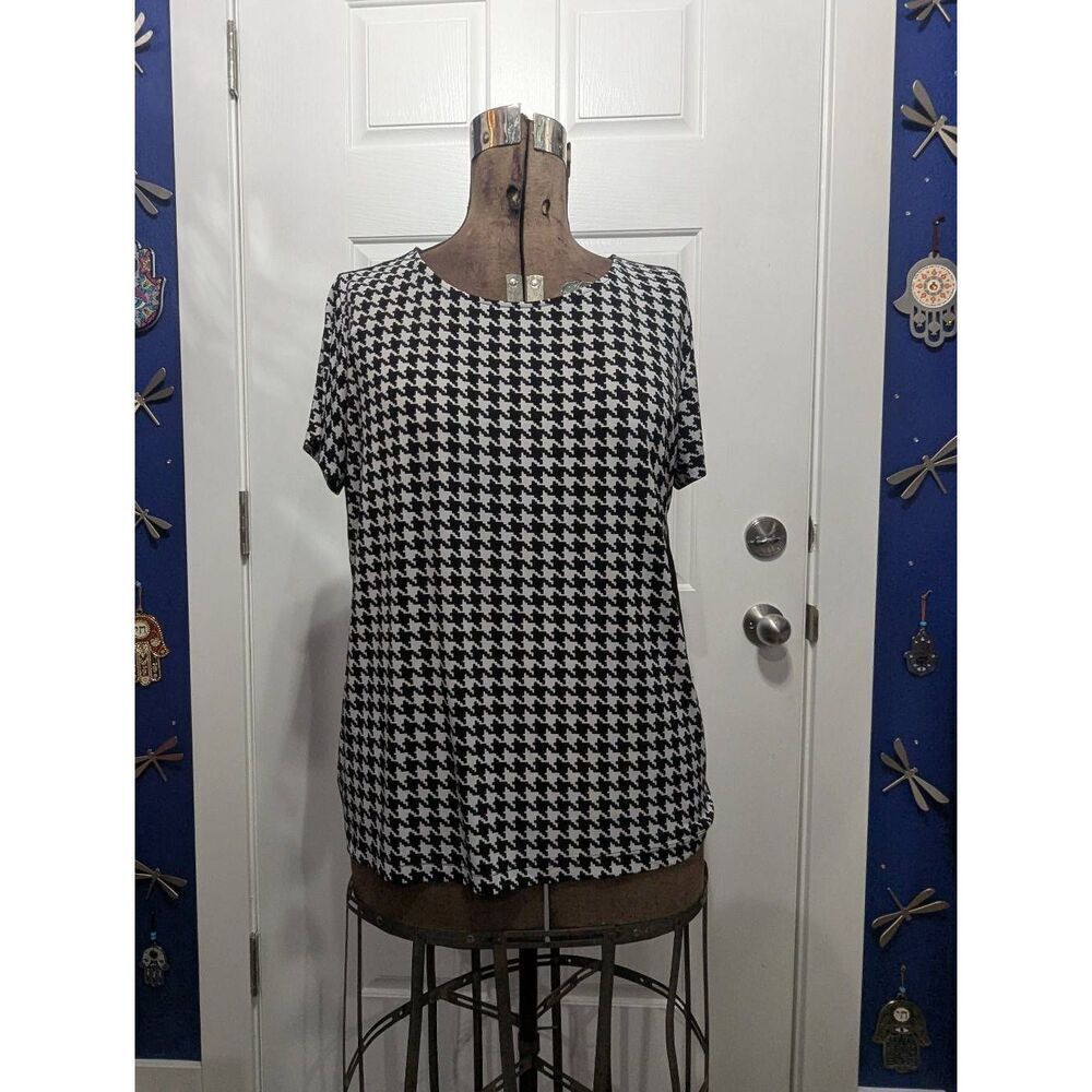 🌈5/25 Van Heusen Houndstooth Blouse